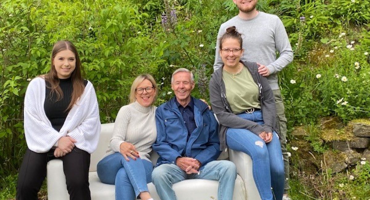 Gäste vor dem Landhotel Baumwipfel